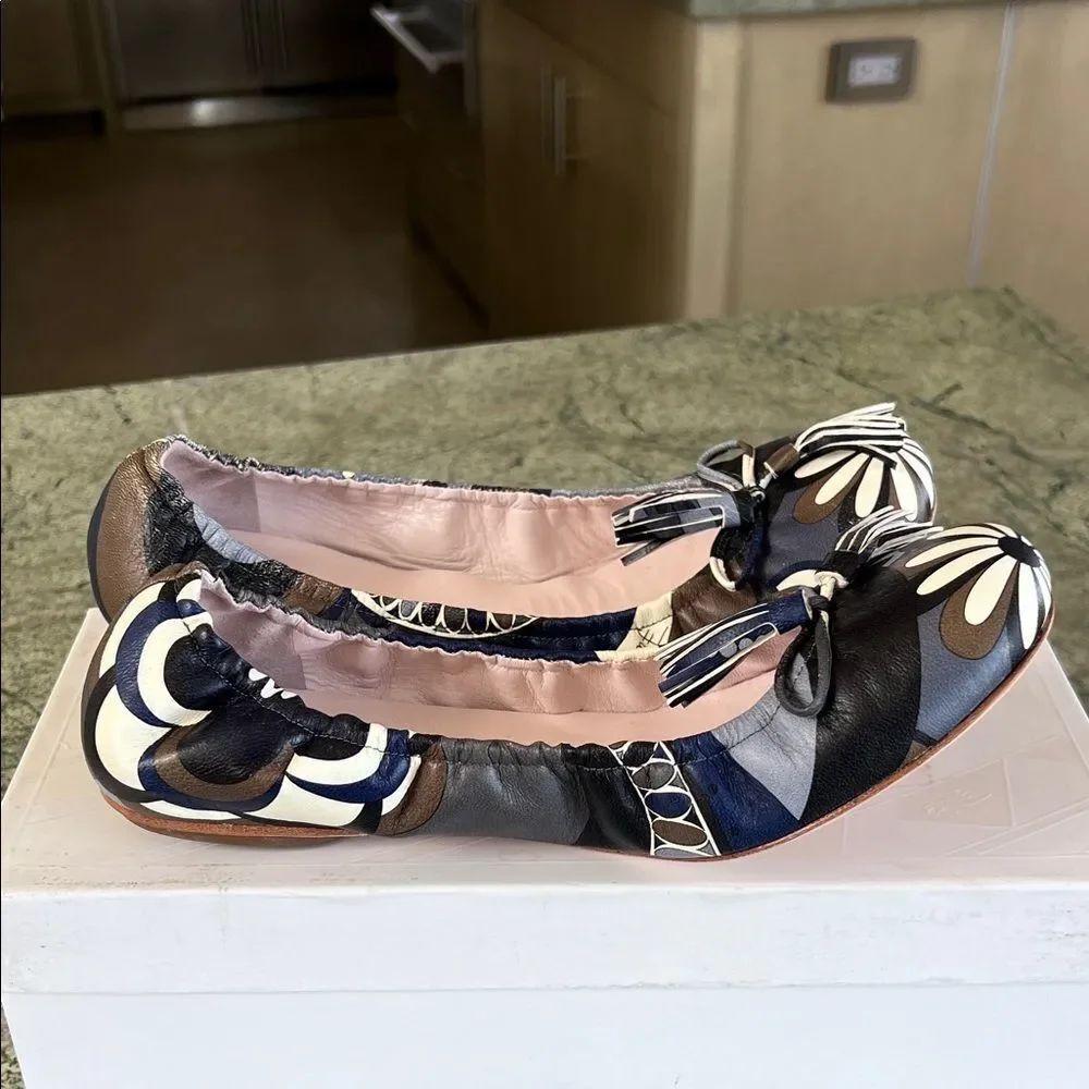 Pucci Women's Patterned Flats in Black, White, and Brown